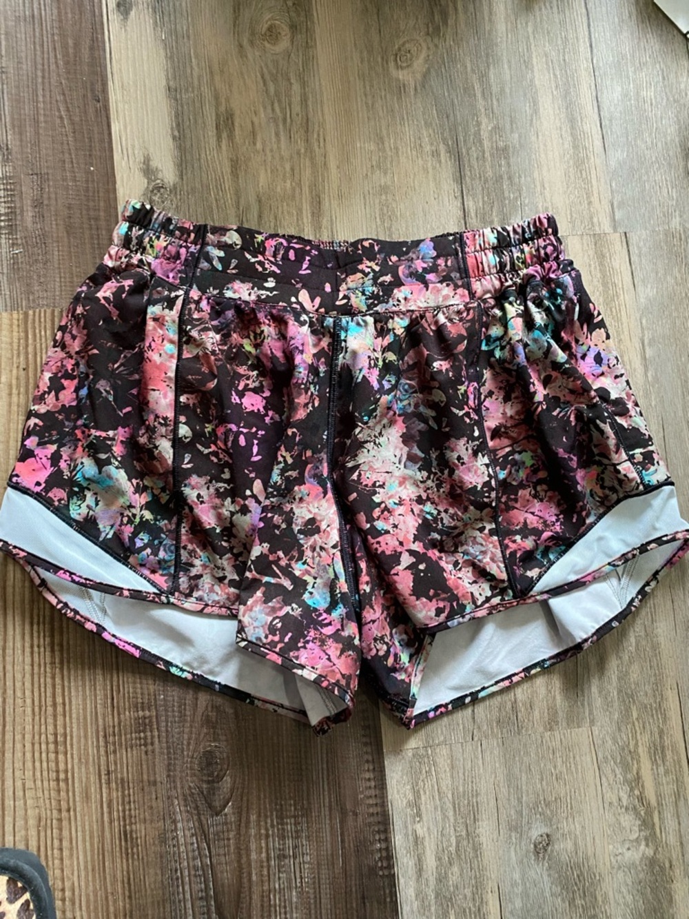 Lululemon Shorts 4” low rise